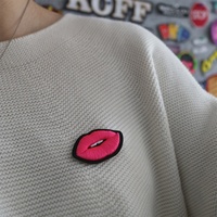 Patch en tissu brodé 3D en mousse, forme personnalisée, logo lèvres sexy en relief, pour jupes