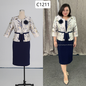 Costume de bureau formel bleu foncé deux pièces grande taille pour femme, idéal pour l'église ou les affaires - Product Image 2