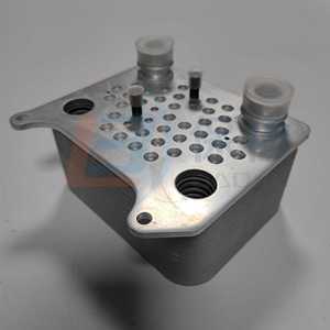 Enfriador de Aceite de Motor Ford 3C3Z-6A642-CA, Pieza de Repuesto Nueva, Núcleo de Disipación de Calor de 20x20x14 mm - Product Image 1