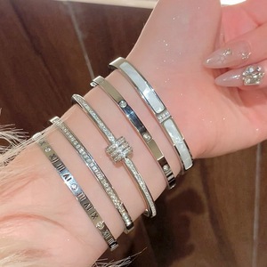 Bracelets de mode en acier inoxydable plaqué or 18 carats avec zircon électrolytique pour femmes, vente en gros - Product Image 3