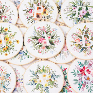 INTODIY Juego de bordado de flores con <span class=keywords><strong>letras</strong></span> en inglés con 26 patrones de <span class=keywords><strong>letras</strong></span> en inglés <span class=keywords><strong>para</strong></span> principiantes y adultos Kits de <span class=keywords><strong>punto</strong></span> de aguja - Product Image 1