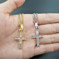 Bijoux hip-hop, pendentif croix, accessoires DJ hip-hop.