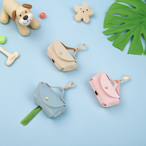 Dispensador de bolsas de cuero PU para caca de perro, dispensador de bolsas de basura para correa de perro, soporte para bolsa de caca para pasear al perro - Product Image 1