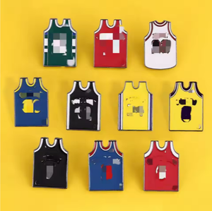 Groothandel gepolijste zinklegering zwart nikkel geplateerde Amerikaanse basketbal jersey pins emaille reversbadge met sterrenspeler textielpin - Product Image 1