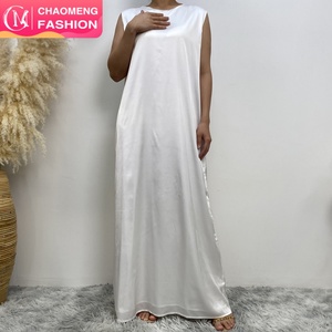 6595* Robe intérieure Abaya légère unie à col rond sans manches en satin lisse pour l'été avec doublure - Product Image 1