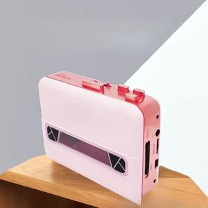 Lecteur de cassette rose rétro avec haut-parleur intégré, appareil audio portable vintage pour l'apprentissage à domicile - Product Image 3