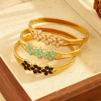 Gelang Wanita Tiga Bunga Stainless Steel PVD Tahan Air Perhiasan Pengawet Warna