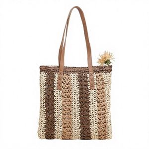 Sac à main mini pour femme avec bandoulière réglable, motif floral matelassé, fermeture éclair - Product Image 2