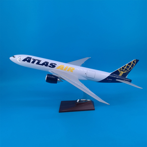 Modèle d'<span class=keywords><strong>avion</strong></span> en résine moulée sous pression <span class=keywords><strong>Atlas</strong></span> Air Boeing B777 1/160 de 47 cm, ornement d'aviation avec base de présentation - Product Image 1