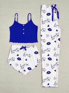 Conjunto de Tres Piezas de Ropa para Dormir con Estampado de Corazón, Pantalones Cortos con Tirantes, Cómodo y Unisex, Venta al Por Mayor Transfronteriza - Product Image 3