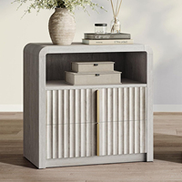 Table de chevet cannelée avec 2 tiroirs et étagère ouverte, tables de chevet au profil incurvé avec poignées en métal massif pour chambre à coucher et salon