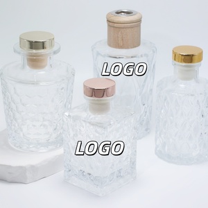 Vente en gros de flacons diffuseurs en verre transparent carré 40ml 90ml 190ml avec bouchon à ouverture facile et gravure personnalisée pour huiles essentielles - Product Image 1