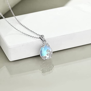 Collar con Colgante de Patrón de Vid Vintage para Mujer, Estilo Piedra Lunar, Cadena Elegante para Clavícula, Joyería de Moda - Product Image 2