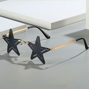 Lunettes de soleil unisexes amusantes et colorées en forme de pentagramme, personnalisables avec logo, pour Noël 2025 – Lunettes de fête sans monture en forme d'étoile - Product Image 2