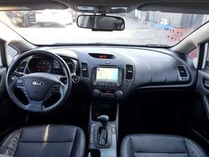 Toit ouvrant 2015 BLANC Marque coréenne Voiture d'occasion K3 Berline compacte Diesel Clé intelligente Navigation Caméra Régulateur de vitesse - Product Image 3