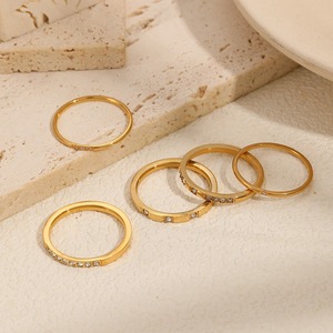 Joyería de mujer, anillo de <span class=keywords><strong>Zirconia</strong></span> cúbica fina minimalista de acero inoxidable chapado en oro para mujer, venta al por mayor a granel - Product Image 3