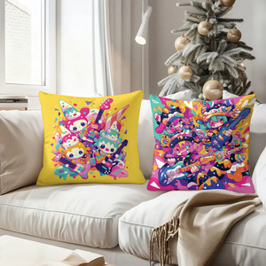 Les oreillers colorés en forme de bande de personnages de dessins animés décorent le salon confortable avec des chaussettes de Noël festives et des bois de rennes. - Product Image 4