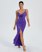 Robe de soirée longue décontractée et formelle pour femme Ocstrade, violette, à fines bretelles, col en V, avec roses 3D, fronces sur le devant et fente haute