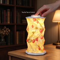 Cadeau d'anniversaire unique pour femmes, adorable lampe de table rechargeable à imprimé fraise, lampe de nuit LED portable à variation d'intensité tactile, style origami