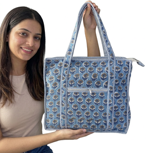 Bolsa de algodón acolchada con estampado exclusivo, con cremallera, hecha a mano, con diseño floral, para cosméticos, organizador de viaje, bolsa de almacenamiento diaria. - Product Image 1