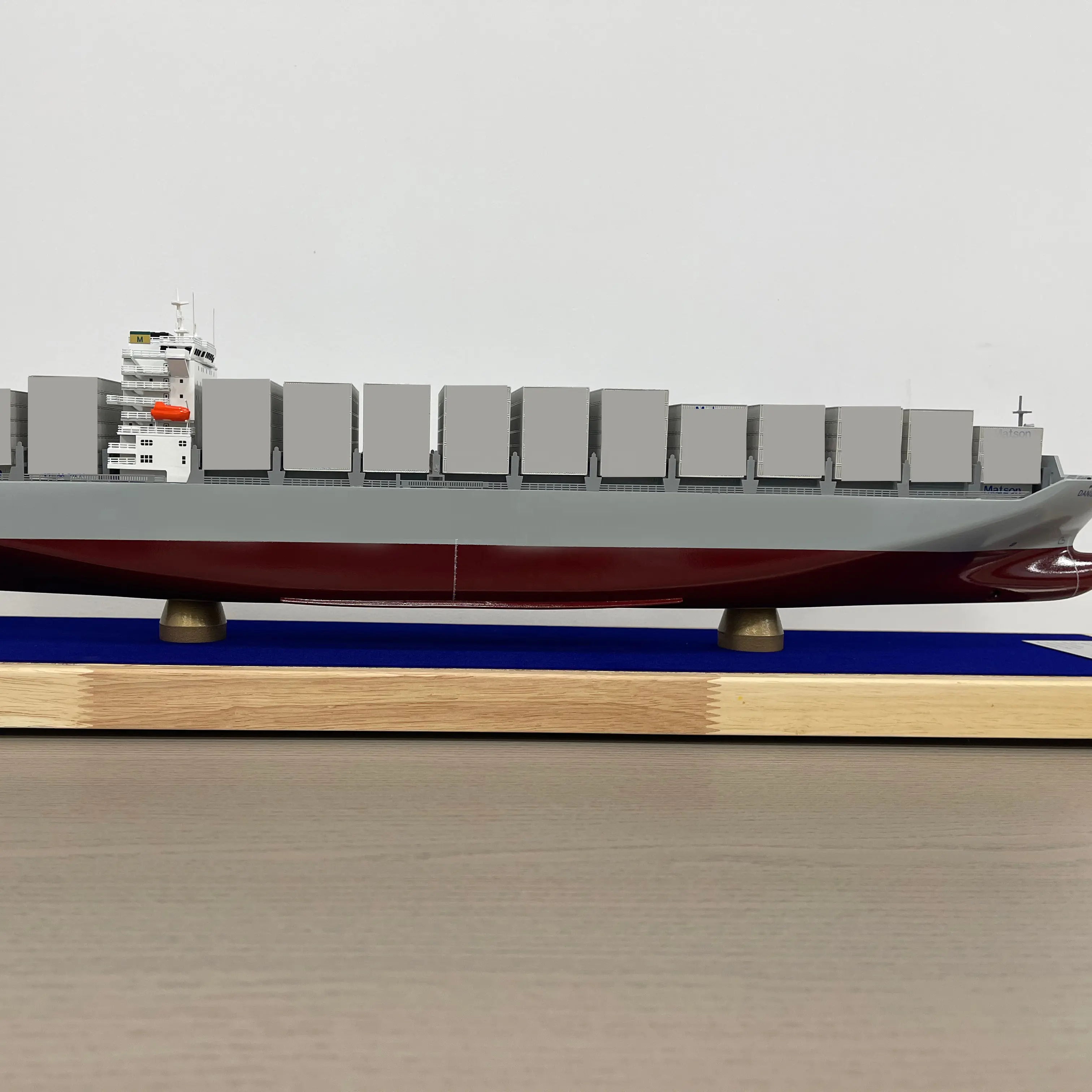 Hot selling gift senior container ship model custom business gift/children's toys birthday gift with wood base and acrylic cover