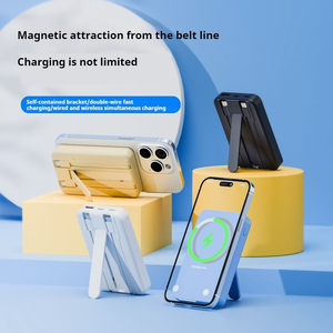 Nuovo Prodotto Mini Power Bank Ricarica Rapida 10000mAh Wireless Magnetico Portatile con Cavi Integrati Power Bank 15W Wireless - Product Image 3