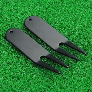 Accessori da golf personalizzati regalo forcone in metallo bianco di alta qualità bulk cheap pitch fork black iron golf divot repair tool