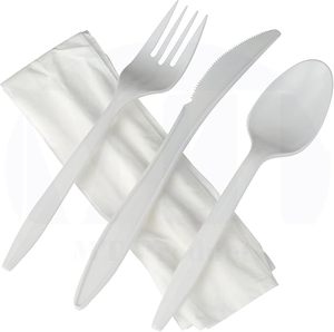 La familia usa cubiertos sin BPA, seguros para alimentos, para fiestas. - Product Image 3