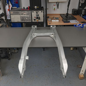 Brazo Oscilante para Motocicleta Personalizado de Fábrica, Horquilla Plana Modificada de Aleación de Aluminio de Alta Calidad - Product Image 2