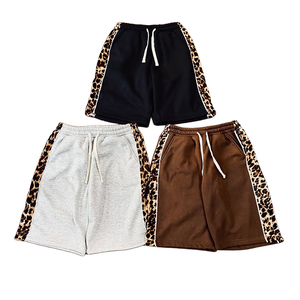 Pantalones Cortos Casuales de Forro Polar para Hombre con Logotipo Personalizado, Estampado de Leopardo, Detalle de Rayas, Cintura Elástica con Cordón, Ropa Urbana - Product Image 1
