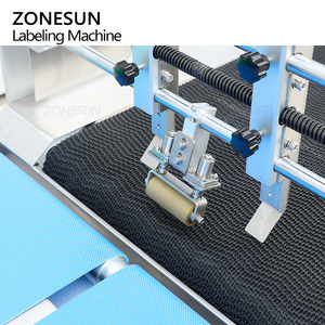 Machine d'étiquetage automatique électrique à deux têtes ZONESUN ZS-TB160P2 pour pochettes, cartons et surfaces planes avec alimentateur à pile - Product Image 3