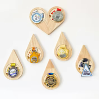 Support mural hexagonal en bois massif en forme de nid d'abeille, écologique, pour médailles, décoration intérieure, souvenir, thème sportif
