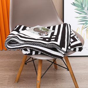 2026 <strong>Blanket</strong> Supplier Custom Wholesale Minimalism Contrast <strong>Black</strong> White Geometric Knit Jacquard <strong>Throw</strong> <strong>Blanket</strong> - Product Image 2