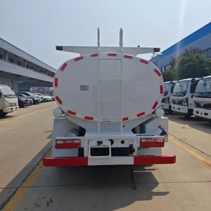 Petit camion-citerne HOWO 4x2 de 6000 L pour le transport de liquides inflammables, de diesel et d'essence - Product Image 6