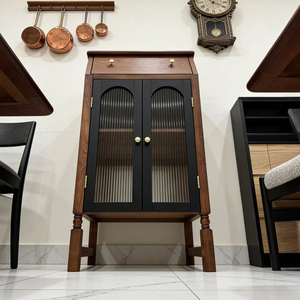 Credenza Nordica per Sala da Pranzo in Legno di Quercia Massiccio, Mobile Porta Vini con Ante in Vetro Scanalato Decorativo, Arredamento di Lusso - Product Image 4