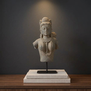Buste féminin de temple indien du XIXe au XXIIe siècle – Relique murale historique du sanctuaire d'Apsara - Product Image 3