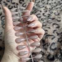 Fournisseur vente en gros d'ongles 24 pièces de bouts d'ongles courts et ronds en couleur unie, art simple et minimaliste, acrylique à presser sur les ongles