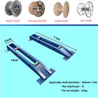 Support de bobine de câble réglable pour le levage de grandes bobines dans les travaux électriques