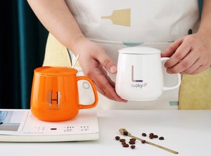 Juego <span class=keywords><strong>de</strong></span> Regalo <span class=keywords><strong>de</strong></span> Tazas a <span class=keywords><strong>Precio</strong></span> <span class=keywords><strong>de</strong></span> Fábrica, Taza <span class=keywords><strong>de</strong></span> Cerámica, Vaso, Tapa, Cuchara Dorada para Regalos <span class=keywords><strong>de</strong></span> Boda, Recuerdo para Damas <span class=keywords><strong>de</strong></span> Honor - Product Image 5