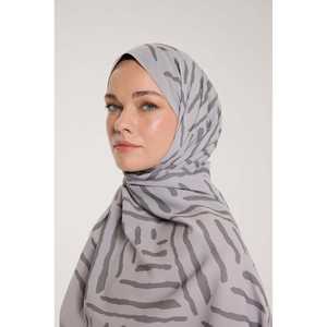 Ensemble écharpe, bonnet et gants en forme de V, gris doux, Pure Tone - Product Image 4