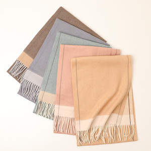 Sciarpa Invernale Unisex, Sciarpa Reversibile in Lana d'Agnello, Piccolo Scialle Patchwork - Product Image 1