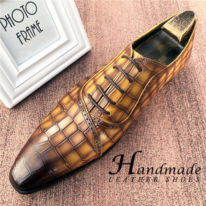 Zapatos de vestir formales para hombre con diseño de piel de cocodrilo, punta en pico, con cordones, estilo Oxford británico, zapatos de negocios para jóvenes. - Product Image 1