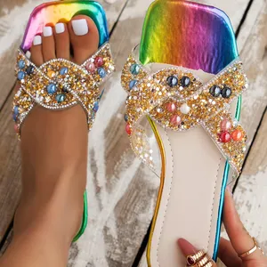 Kleurrijke Platte Onderkant Slippers Voor Dames 2024 Zomer Nieuwe Prachtige Parel Design Slippers Voor Dames Oversized Sandalen