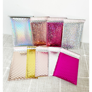 Bolsas de Embalaje de Papel de Aluminio Rosa Brillante Personalizadas de 6x10 4x8, Sobres Acolchados Iridiscentes para Envíos, Sobres de Burbuja Metálicos Holográficos - Product Image 1