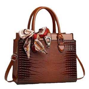 Bolso Tote Versátil y Moderno <span class=keywords><strong>de</strong></span> Gran Capacidad con Patrón <span class=keywords><strong>de</strong></span> Cocodrilo Repujado para Mujer, Decoración con Pañuelo <span class=keywords><strong>de</strong></span> Seda, Forma Cuadrada <span class=keywords><strong>de</strong></span> Alta Calidad - Product Image 5