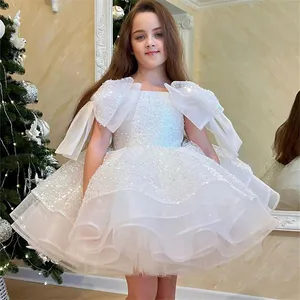 बच्चों की पियानो प्रदर्शन पोशाक राजकुमारी कंधे धनुष सेक्विन पफी ड्रेस फूल लड़कियों सफेद शादी के कपड़े डिजाइन