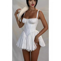 Robe longue à fines bretelles style spaghetti, coupe ajustée à la taille, élégante, blanche, style ballet estival