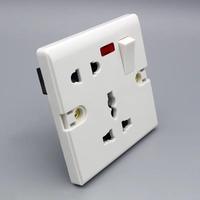 5 pines multifunción montado 16A 250V voltaje máximo NFC red Reino Unido estándar de interruptor de pared y enchufe