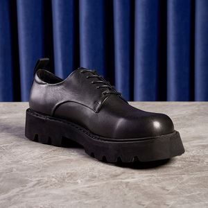 Chaussures Derby noires pour hommes - Basses, pour le travail et les déplacements, à bout carré, semelle épaisse, rehaussantes, légères, respirantes, antidérapantes, style britannique décontracté - Product Image 2