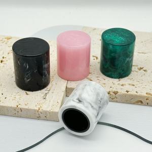 Venta al por mayor <span class=keywords><strong>de</strong></span> botellas <span class=keywords><strong>de</strong></span> perfume <span class=keywords><strong>de</strong></span> plástico <span class=keywords><strong>de</strong></span> forma redonda <span class=keywords><strong>tapas</strong></span> <span class=keywords><strong>de</strong></span> rosca - Product Image 1